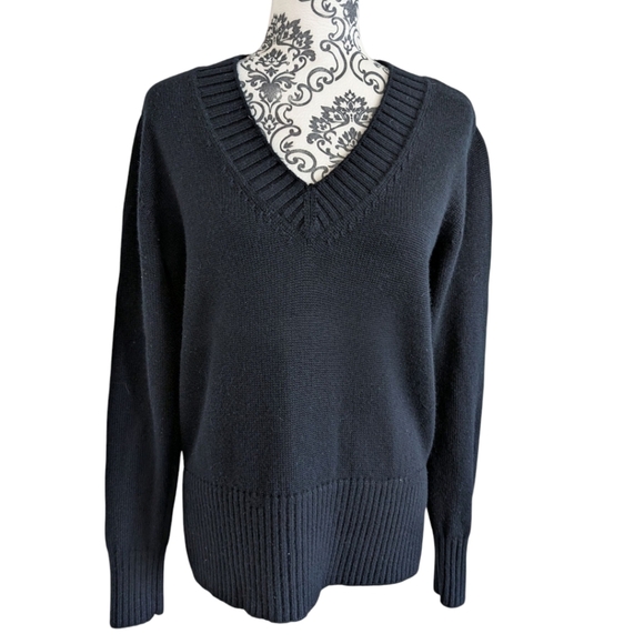 Kit and Ace Trafalgar Merino Sweater Women's S Black V Neck Effortless Capsule - Picture 2 of 8